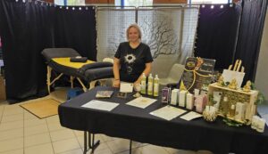 Salon_bien-etre-Haillicourt-22-09-24_Nathalie_face_stand-1